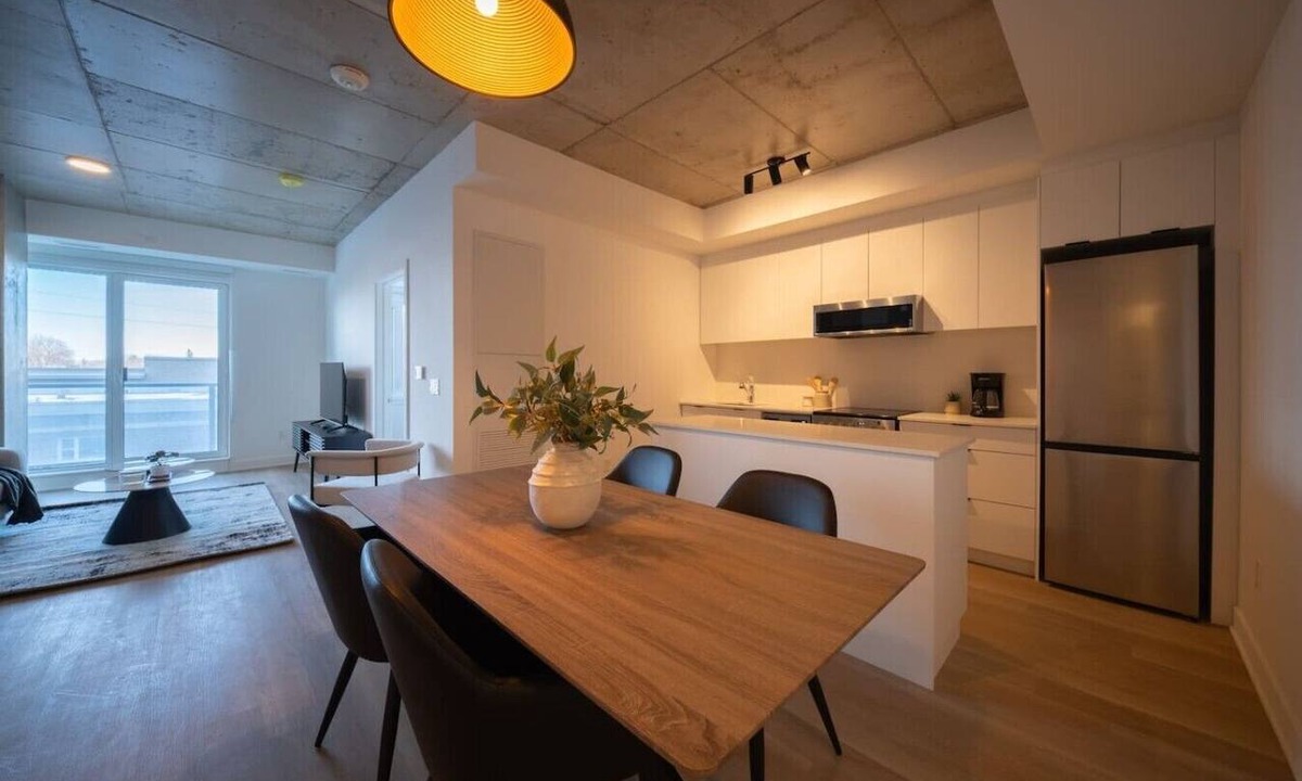 Carlingwood - McKellar Park - Laurentien View Apartment | Carlton West Modern Living | Vista 1BR