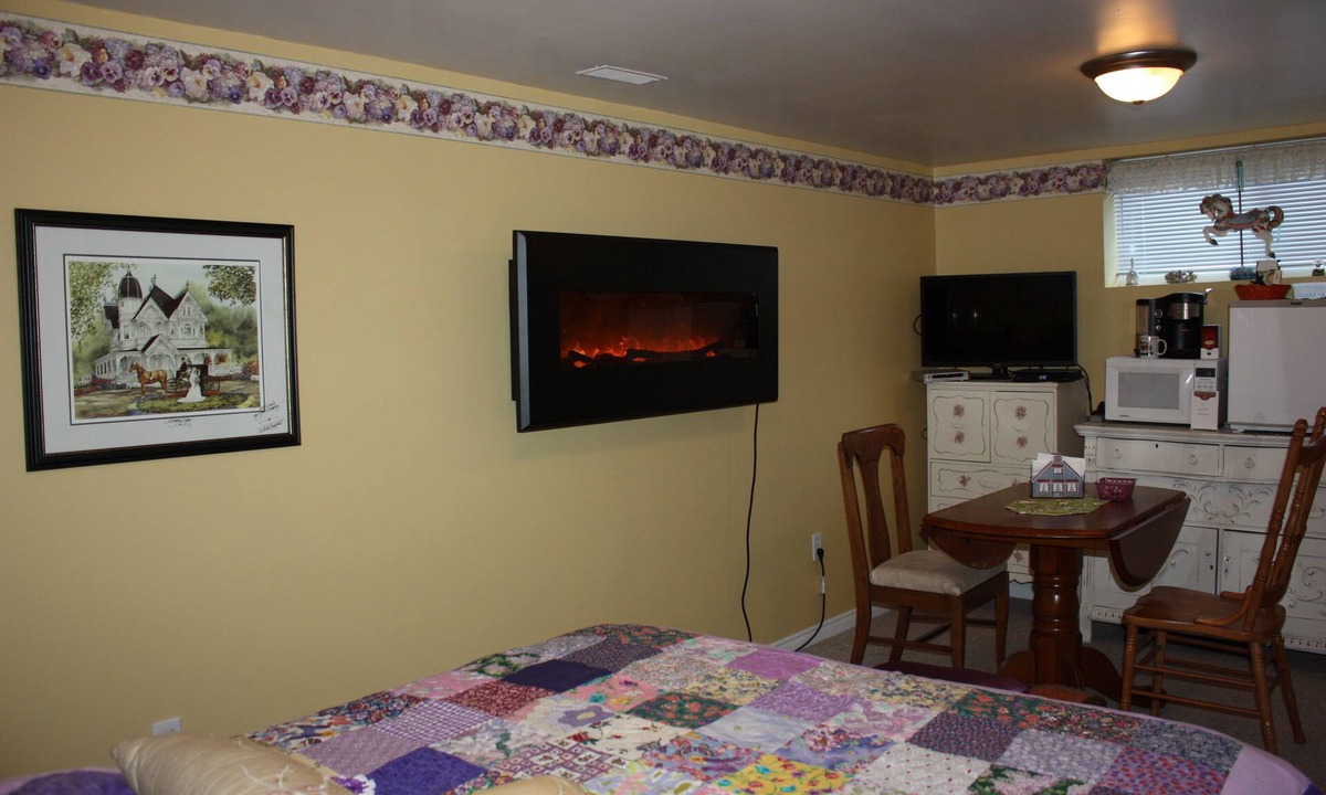 Cayuga Bed & Breakfast | Carrousel Bed & Breakfast