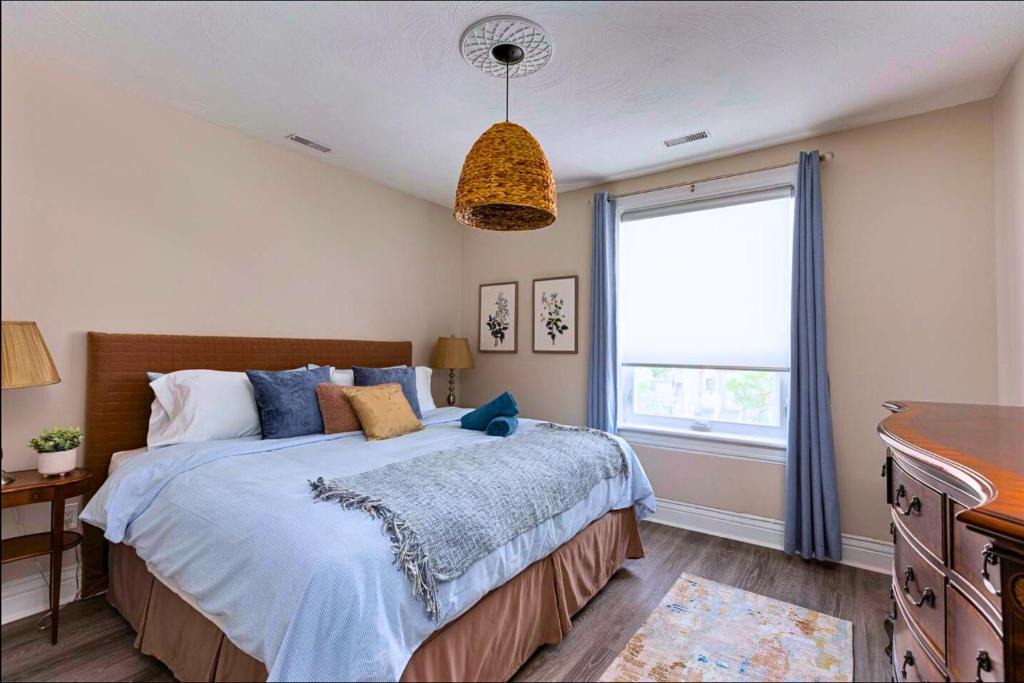 Leslieville Hotel | Casa Queen Hotel - 2BR Suite with LRG Patio
