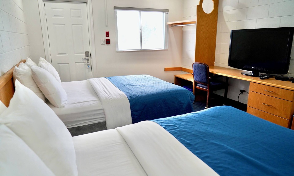 Bracebridge Hotel | Cedar Lane Motel