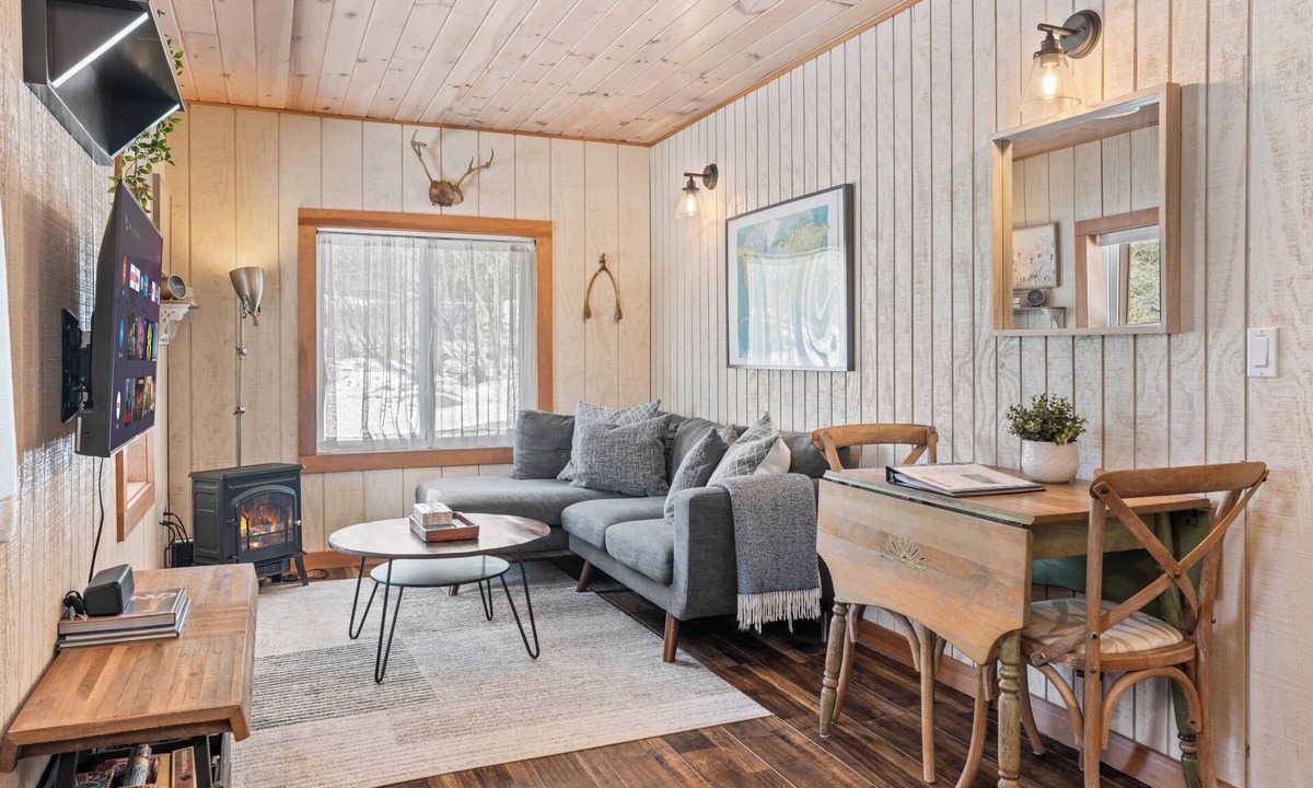 Huntsville Cottage | Central & Charming Huntsville Cottage Retreat- Fire Pit, WiFi, Forest Views!