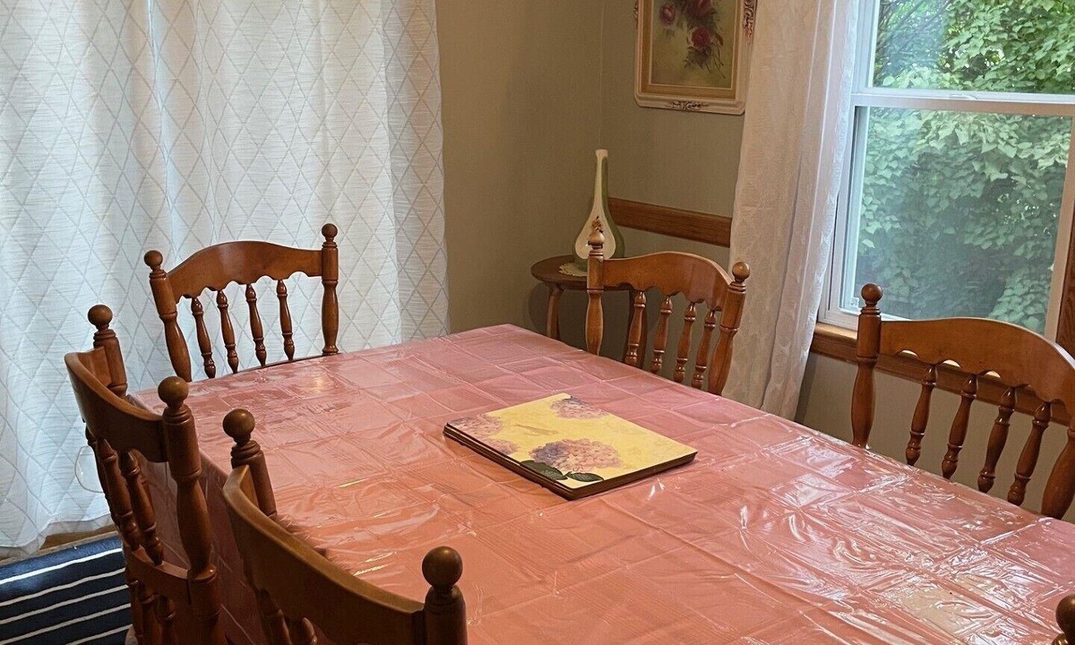 Bridgewater House | Centrally located in Bridgewater 3 bedroom Century home!n