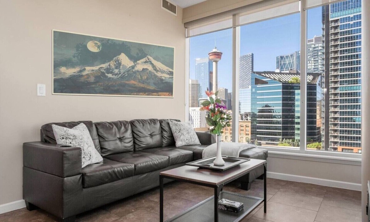 Victoria Park Apartment | Cgy Tower Views | Mins to Saddledome | 2BR
