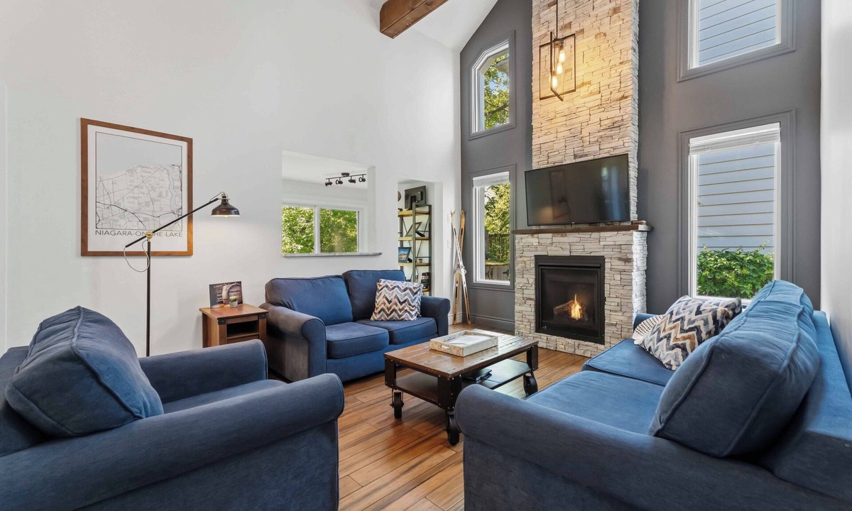 St. Davids House | Château Ravine, backing onto a beautiful tree-filled ravine