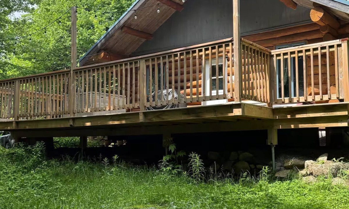 Saint-Gabriel-de-Valcartier Ski Chalet | Chalet en bois rond avec spa et foyer, à 10 min du Village Vacances Valcartier