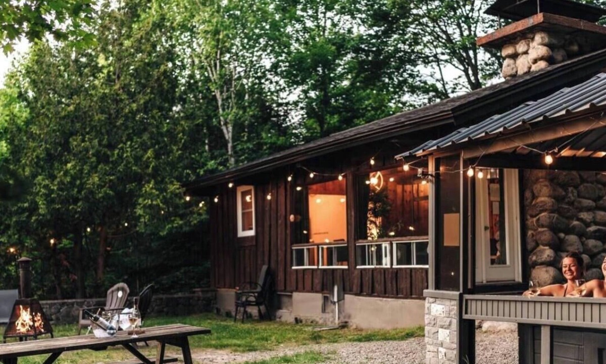 Sainte-Lucie-des-Laurentides Ski Chalet | Chalet à louer dans les Laurentides : spa privé + bord du lac à Sainte-Lucie-des-Laurentides