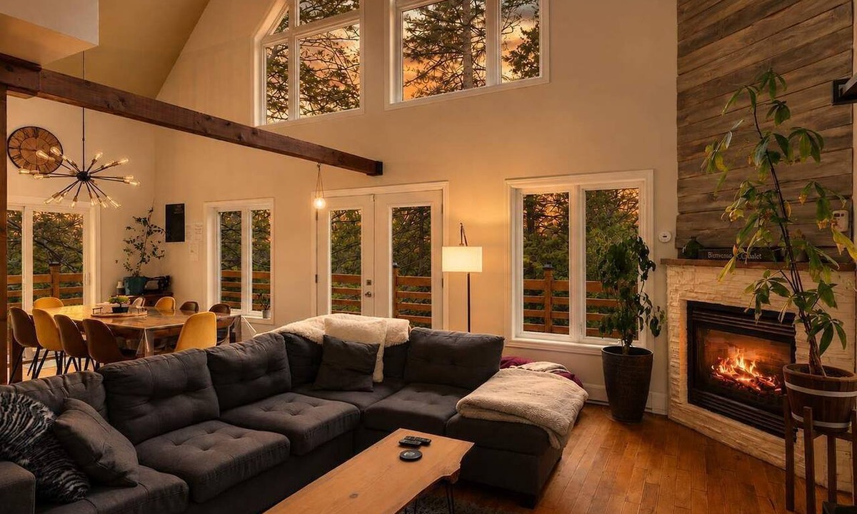 Saint-Alphonse-Rodriguez Ski Chalet | Chalet for 8 Guests | Hot Tub, Heated Pool & Games