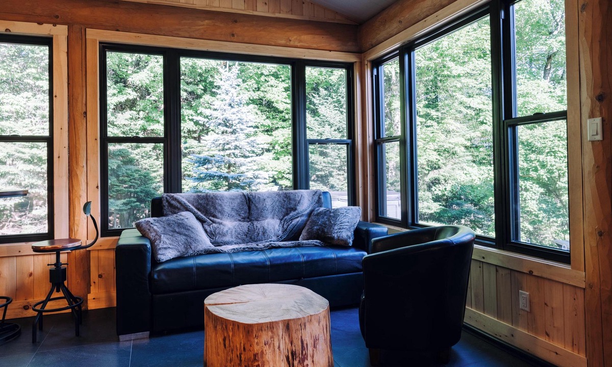 Fiddler Lake Resort Ski Chalet | Chalet Authentik 17: Indoor & Outdoor pools, private Hot tub, Lake and Resort