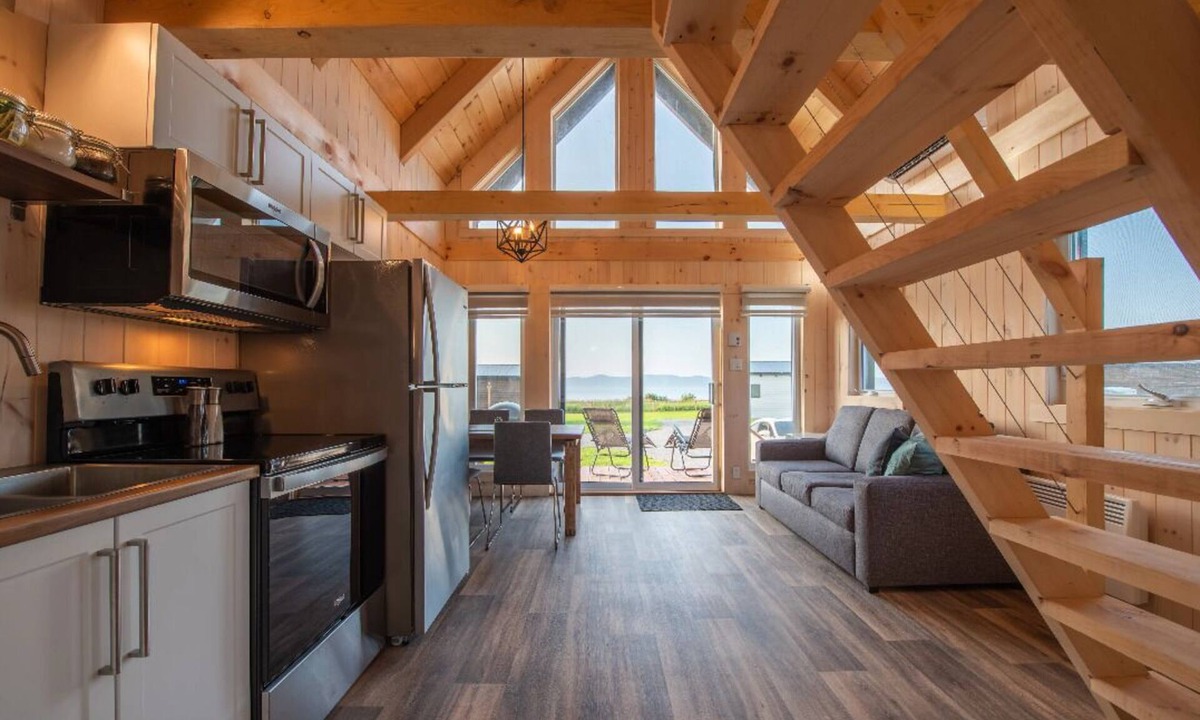 Gaspe Ski Chalet | Chalet double arrière style suisse