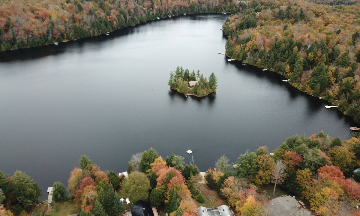 Wentworth-Nord Ski Chalet | Chalet Rouge Pet friendly ski retreat and lake house in the middle of nature