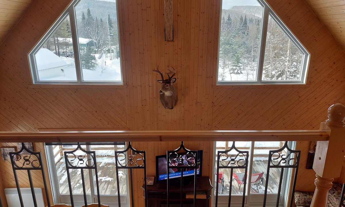 Mauricie Ski Chalet | Chalet with year-round spa, wine, fireplace, located 2 minutes from the zec!