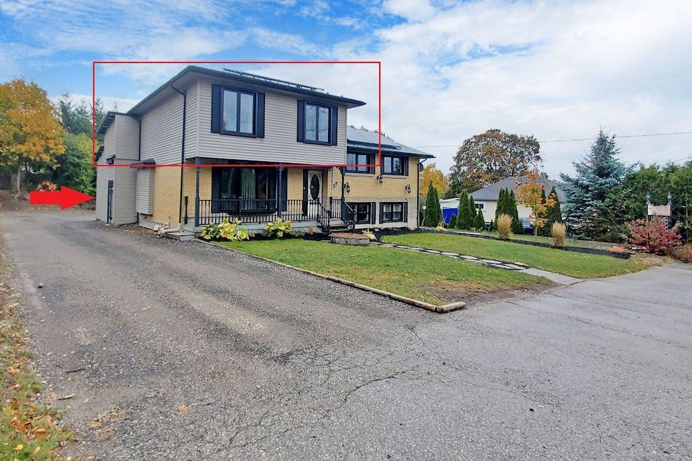 Breslau House | Charming 1 Bedroom Apartment Overlooking Garden