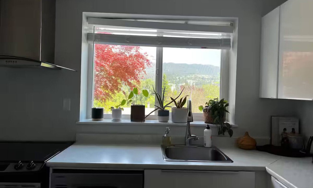 Port Moody House | Charming 2-Bedroom Suite in Scenic Port Moody – Nature & Transit Nearby