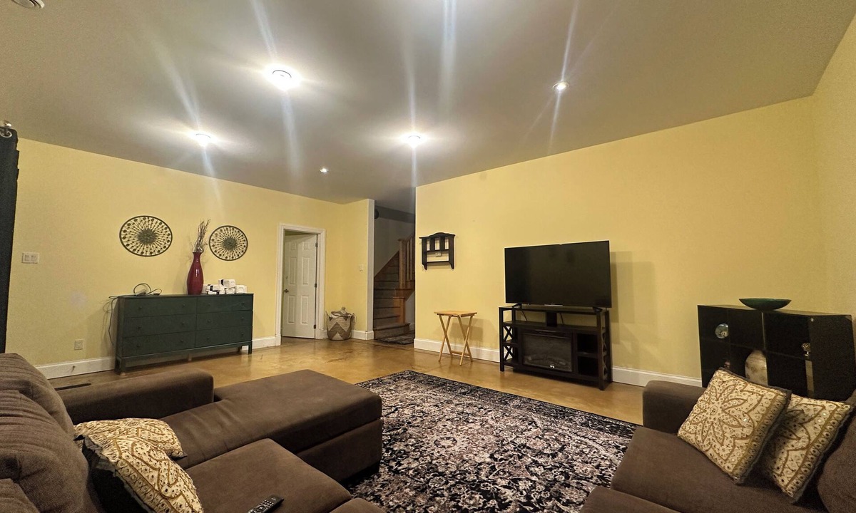 Truro House | Charming 3-bedroom 2.5 bath with game room and free wifi! TVs with prime/netflix