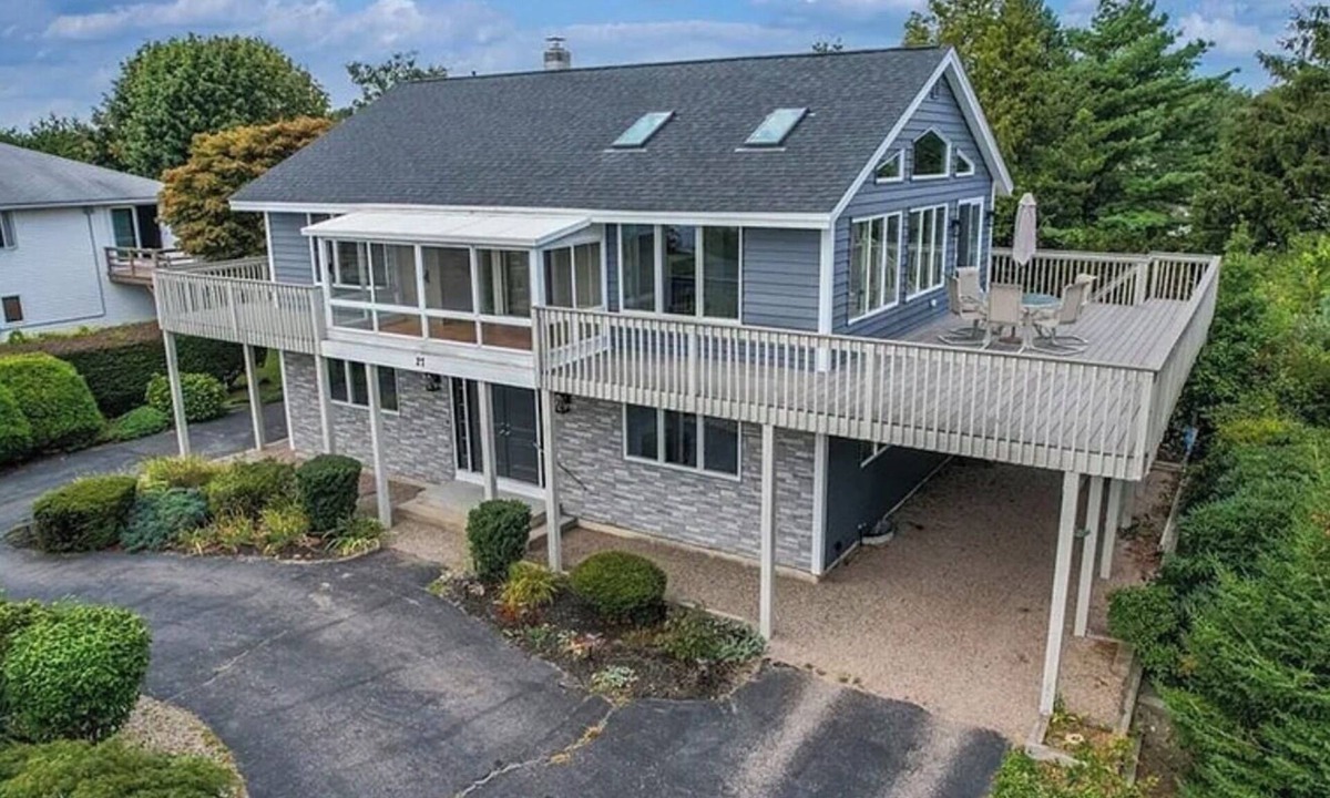 Eastward Look House | Charming 4-bedroom house in Eastward Look only a short walk to the beach!