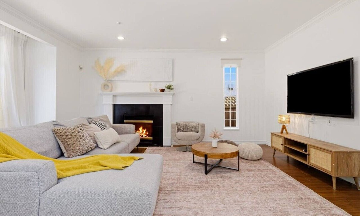 Marpole House | Charming 5BR House near Skytrain&Airport&Park&Shop