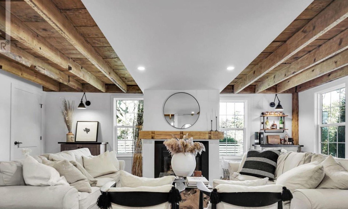 Sparta House | Charming and Rustic Farmhouse-style home in the heart of Sparta, ON