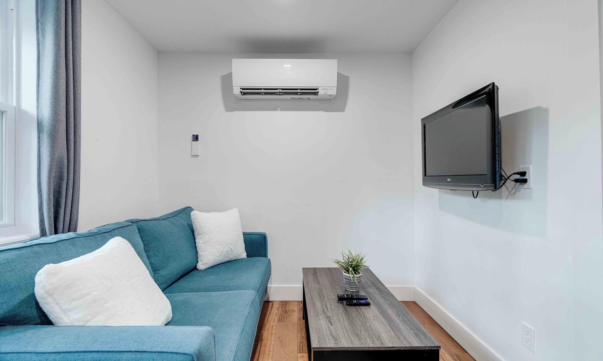 South London Apartment | Charming Century 1-Bedroom Apartment; Steps to Downtown