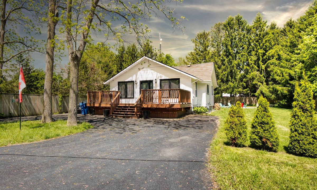 Morpeth Cottage | Charming Heritage Home with Theatre Room