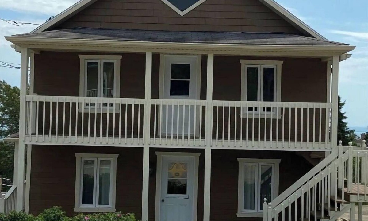 Pointe-au-Pic Cottage | Cheerful 5 Bedroom Cottage Mins from Casino