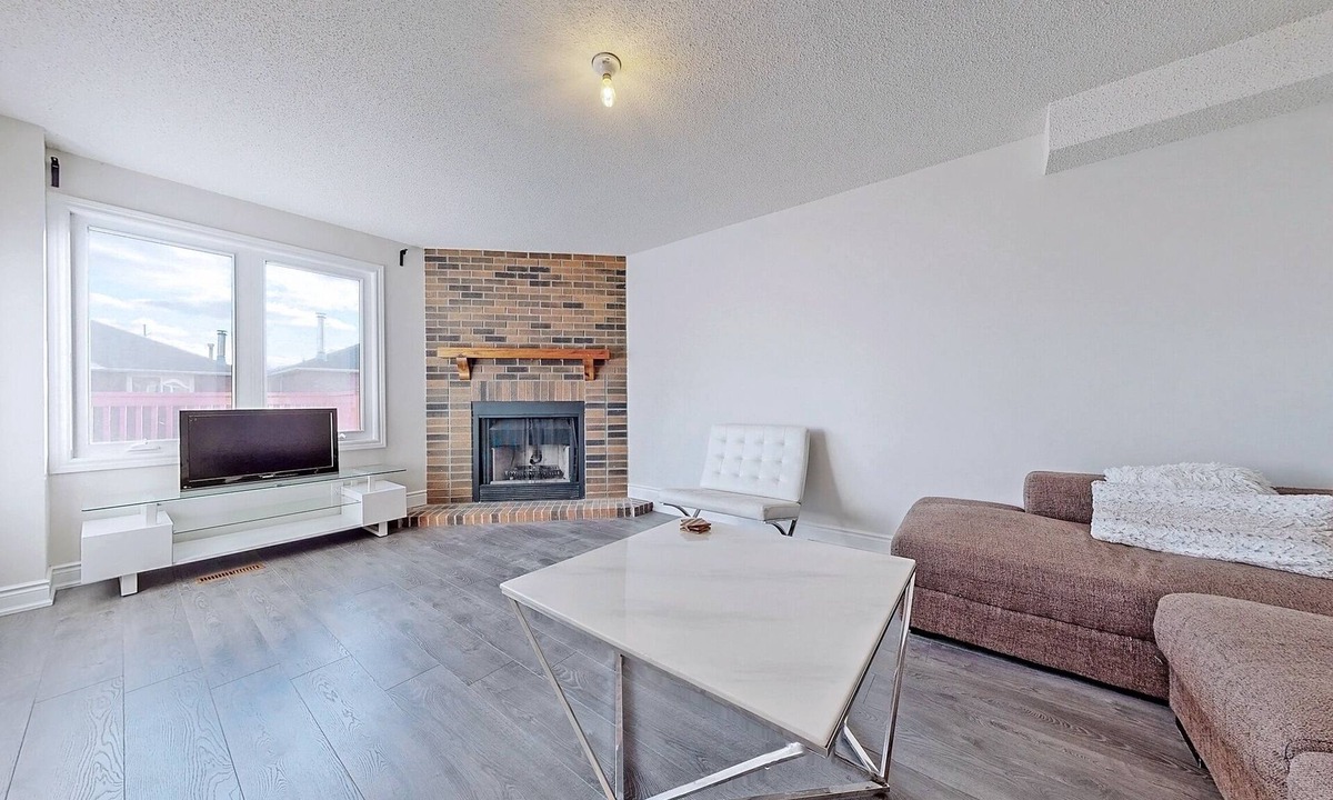 Seven Oaks House | Cheerful and Spacious 6 Bedroom and 4 Bathroom House