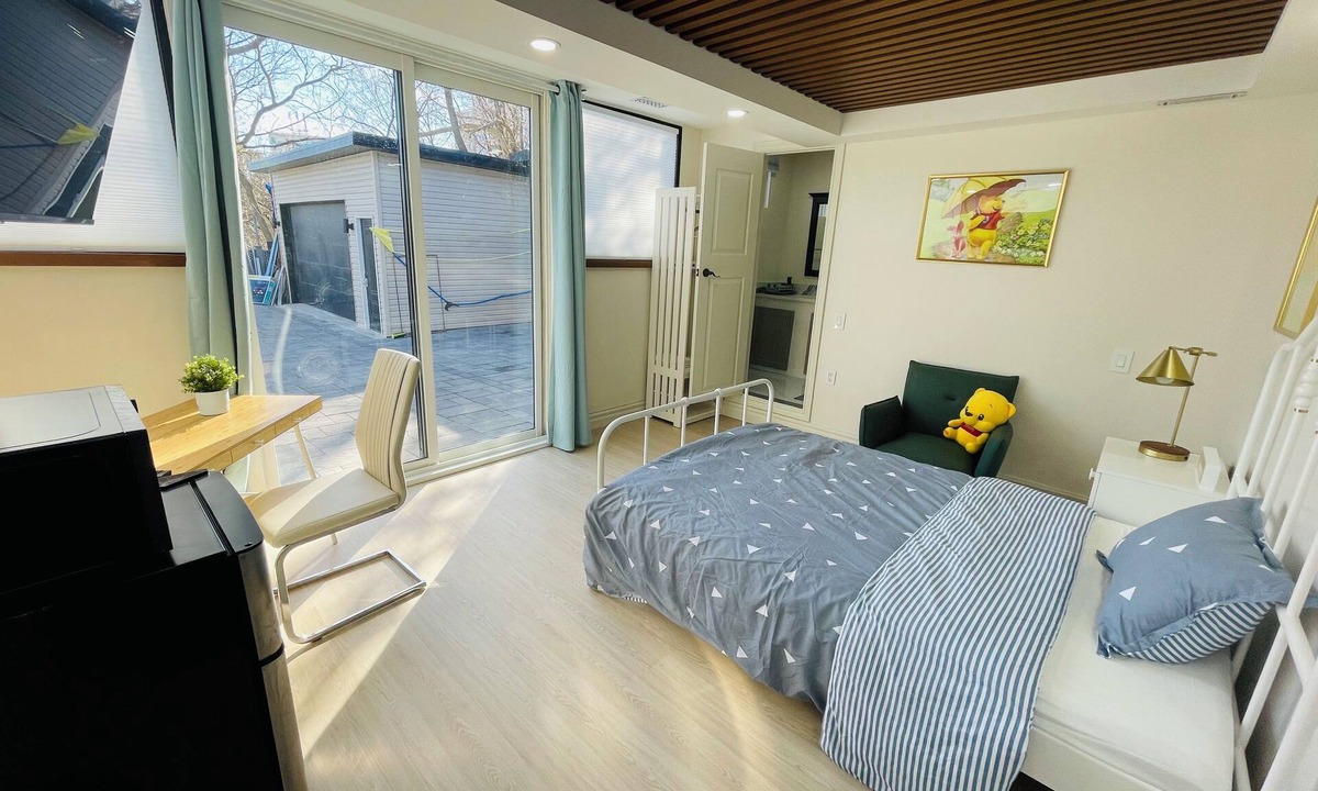 North York House | Cheerful Winnie the Pooh Themed Suite