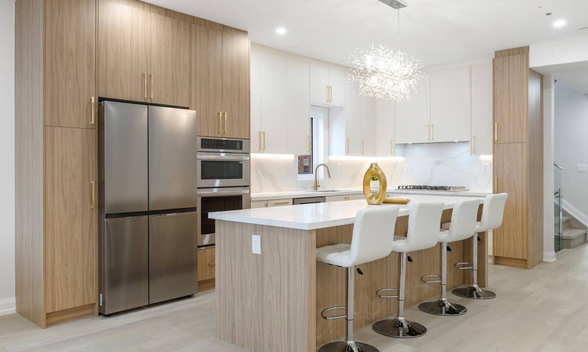 Markham House | Chic 5-Bedrooms & 4 and half Bathrooms with Elevator and Luxury Finishes
