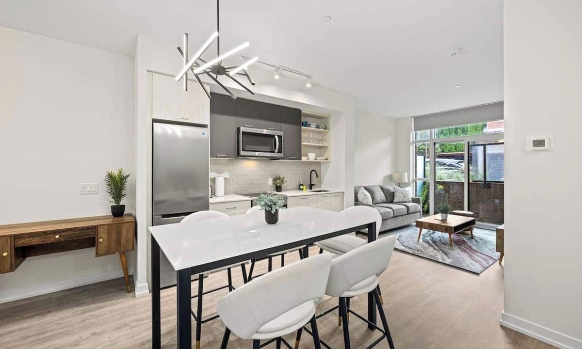 Harwood Hotel | Chic and Comfortable 2-Bedroom Suite Perfect for Relaxing Toronto Getaways