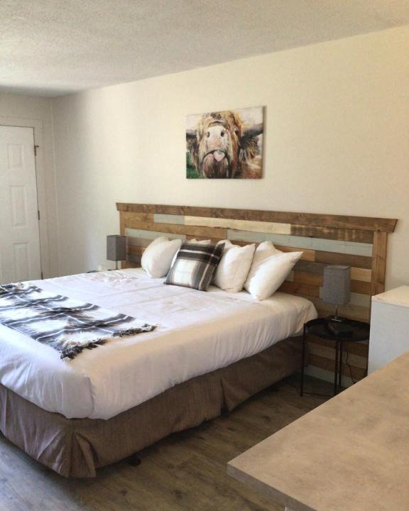 Christina Lake Hotel | Christina Lake Motel and RV Park