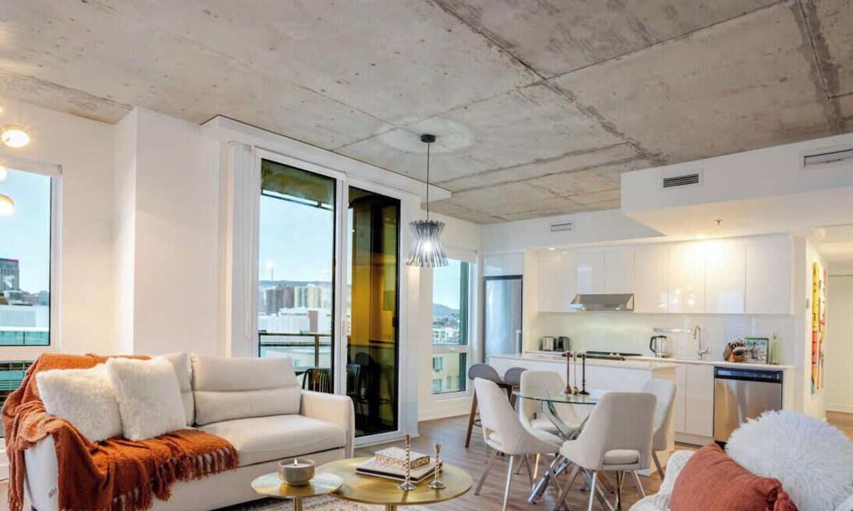 Gay Village Apartment | City Comfort – Free Parking