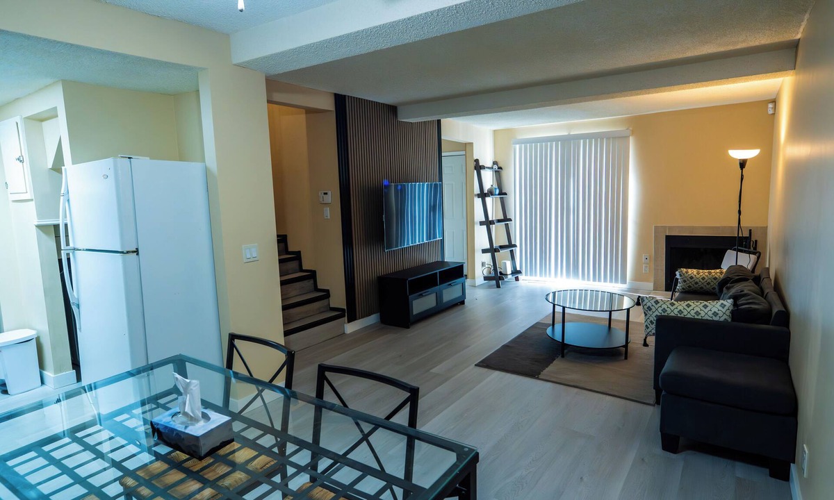 Forest Lawn House | City Townhouse -Calgary