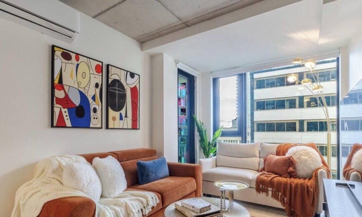 Quartier des Spectacles Apartment | City View Oasis | Free Parking & Pool