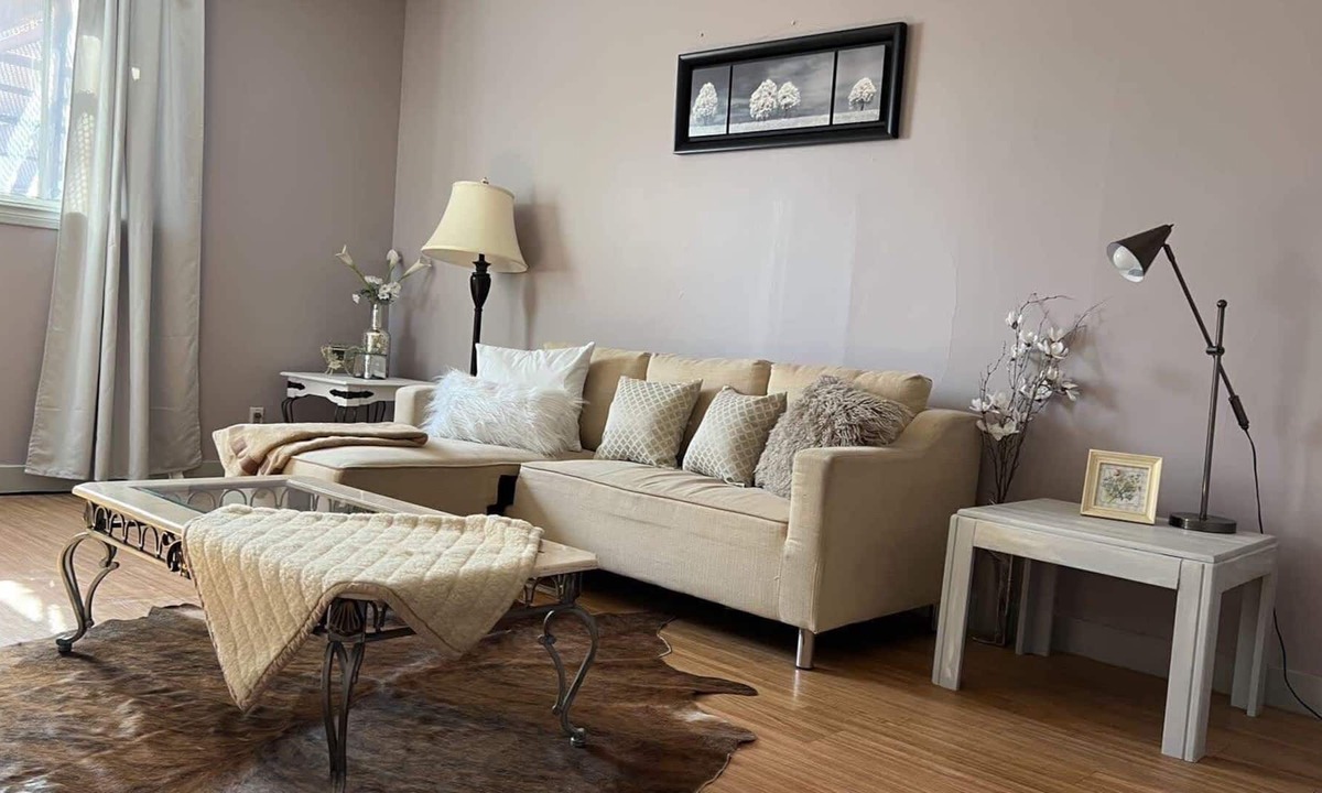 Highland Park House | Classic Calgary 2BD S