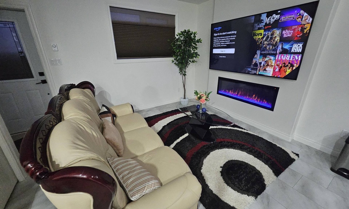 Whitehorse Apartment | Classy and modern suite 10 minutes away from city center
