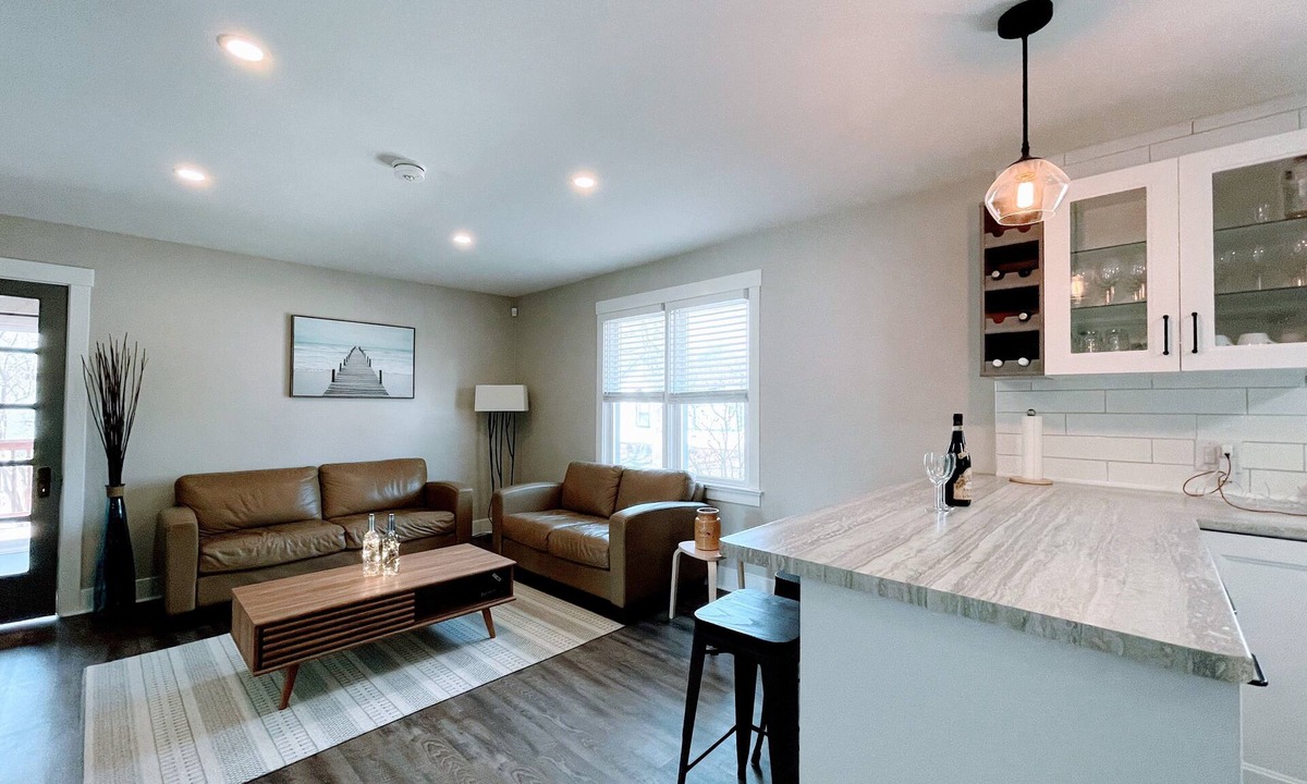 Crystal Beach Cottage | Clean Cottage minutes from the beach and other local beach town amenities.