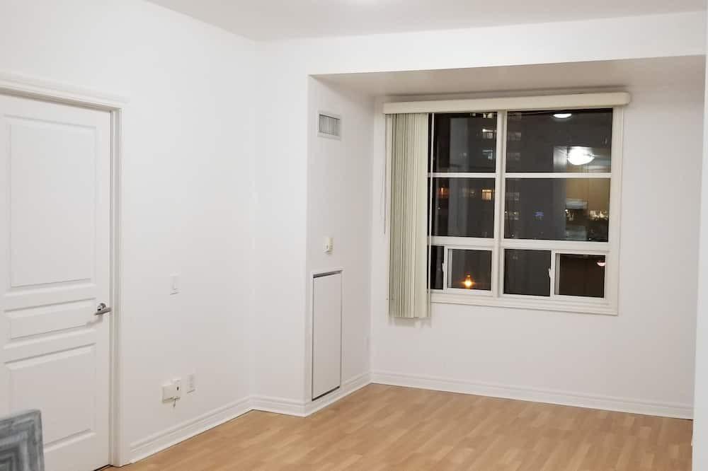Brookhaven - Amesbury Condo | Clean, quiet uptown boutique condo building! Low-rise, uncrowded & convenient