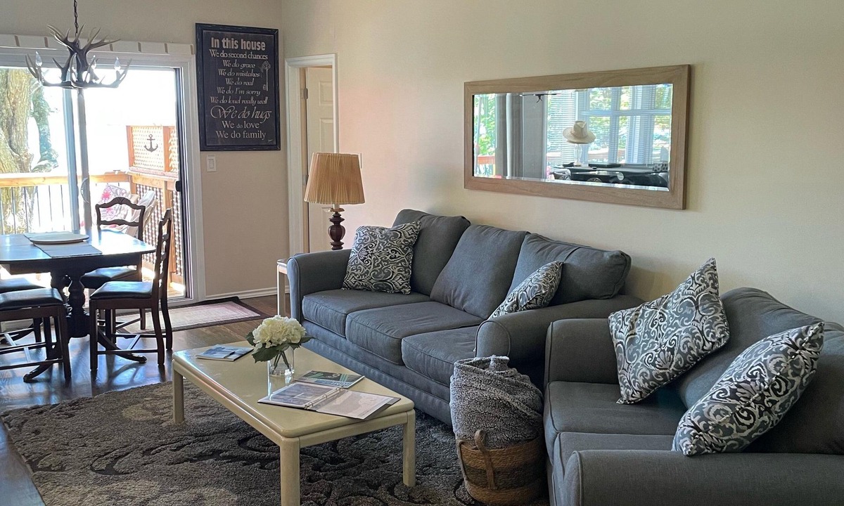 Algonquin Highlands Cottage | Cozy-Lovely cottage - steps to Halls Lake - newly renovated