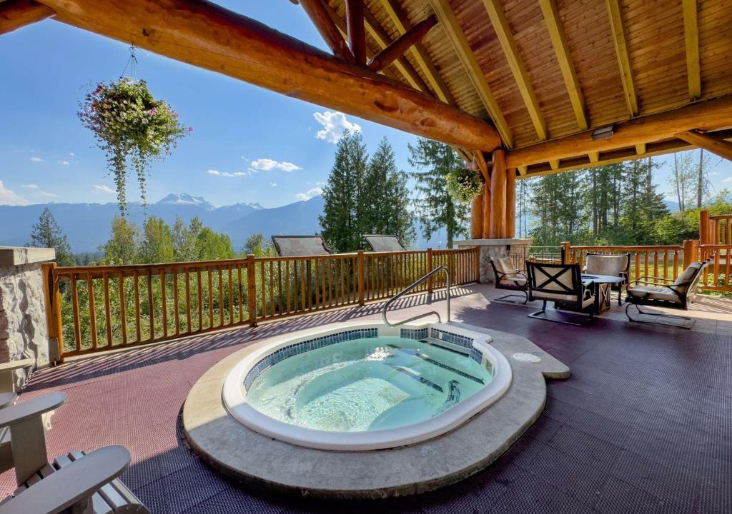 Revelstoke Hotel | Coast Hillcrest Hotel