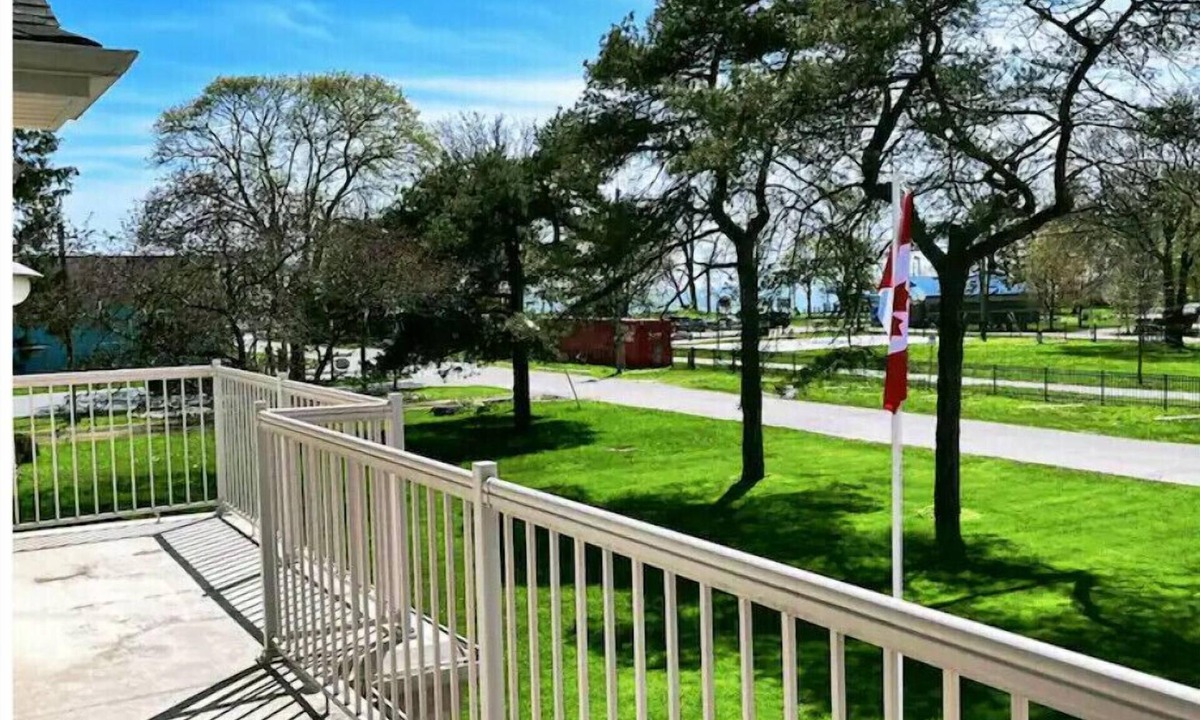 Colchester House | Colchester Harbour - Lake Erie