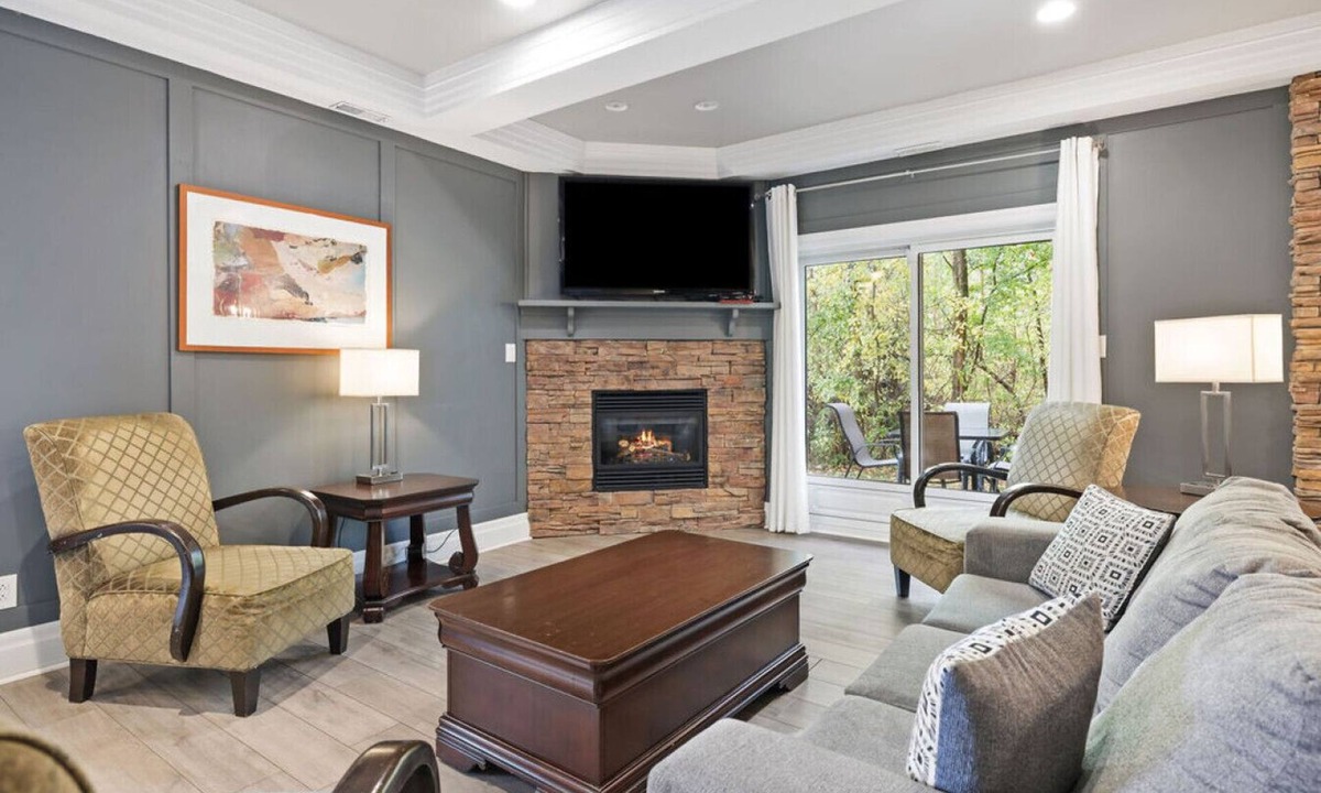 Collingwood Condo | Collingwood Hideaway for 6 | 10 Mins to Blue Mtn