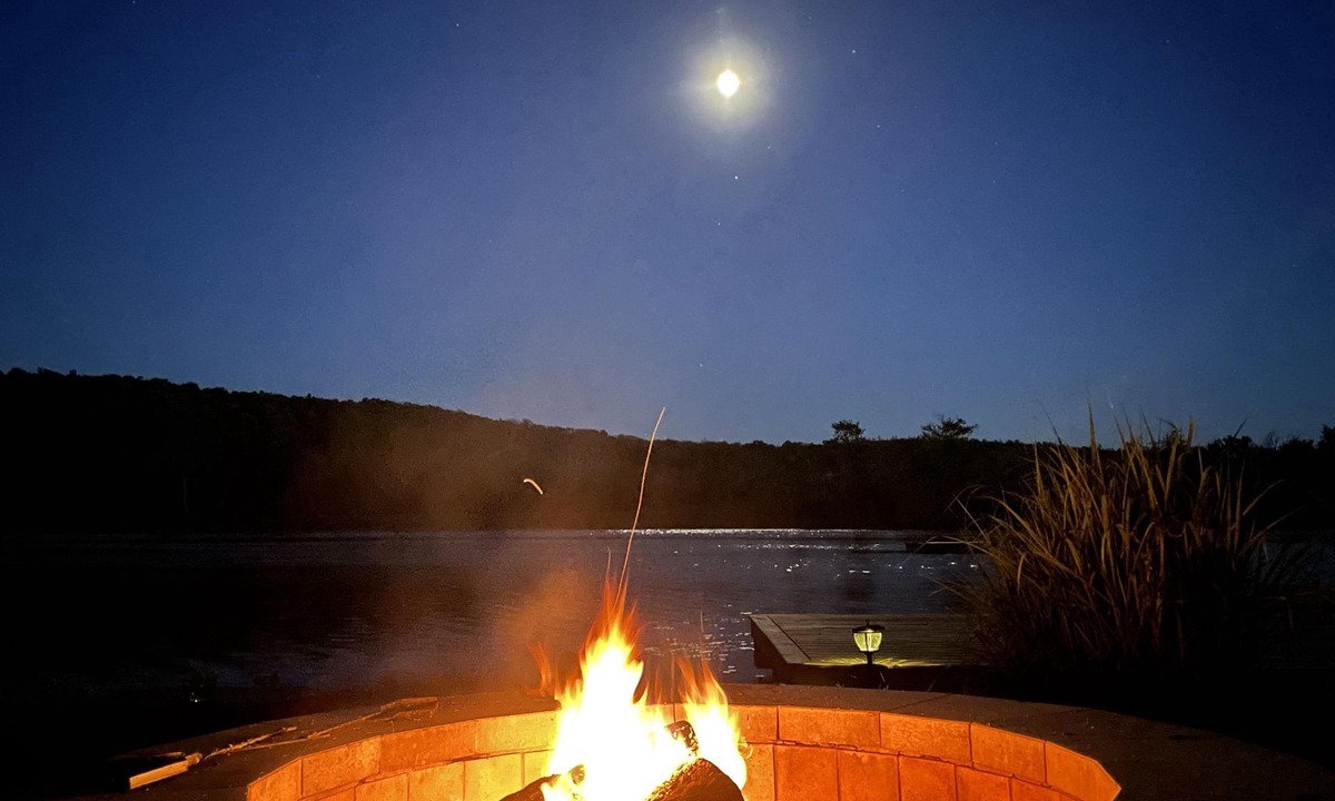 Quinte West Cottage | Come Escape to the Water’s Edge Hideaway!