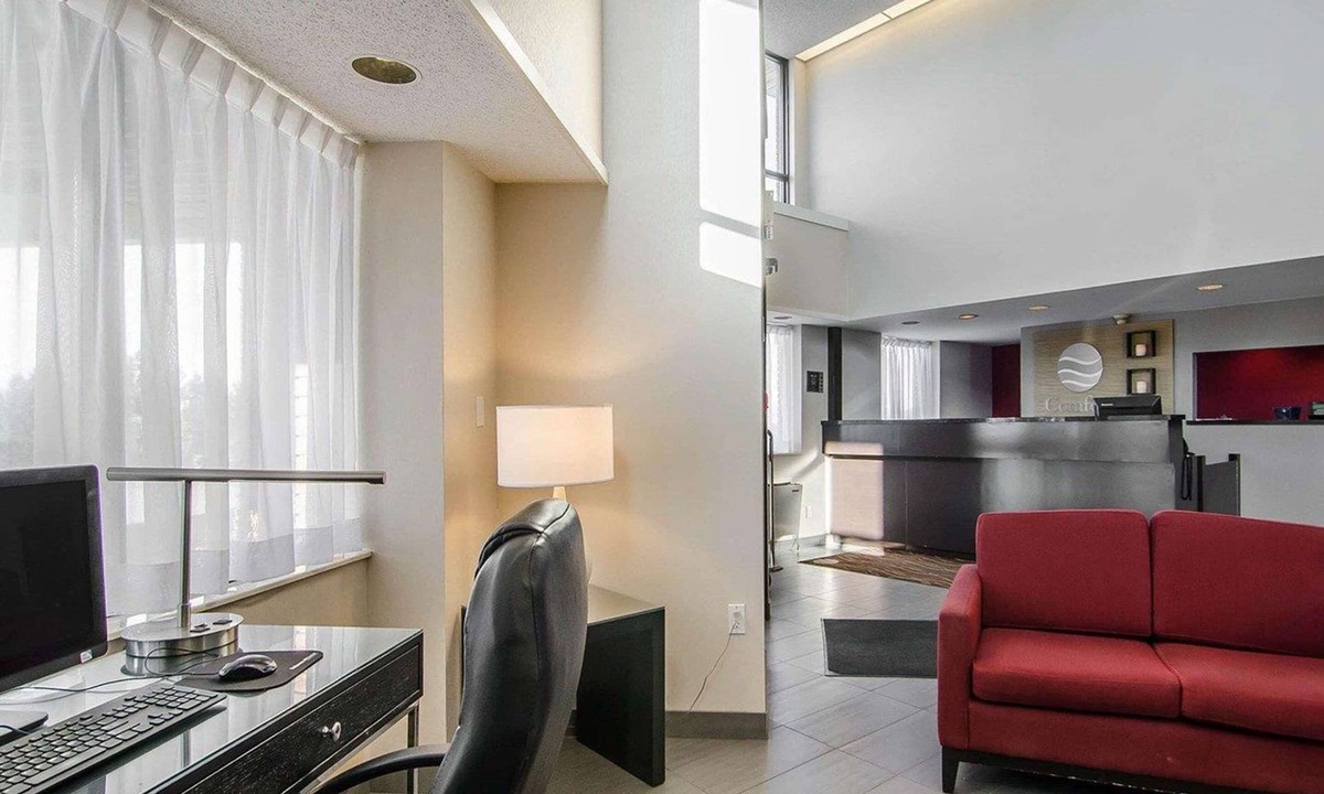 Regina Hotel | Comfort Inn Regina East