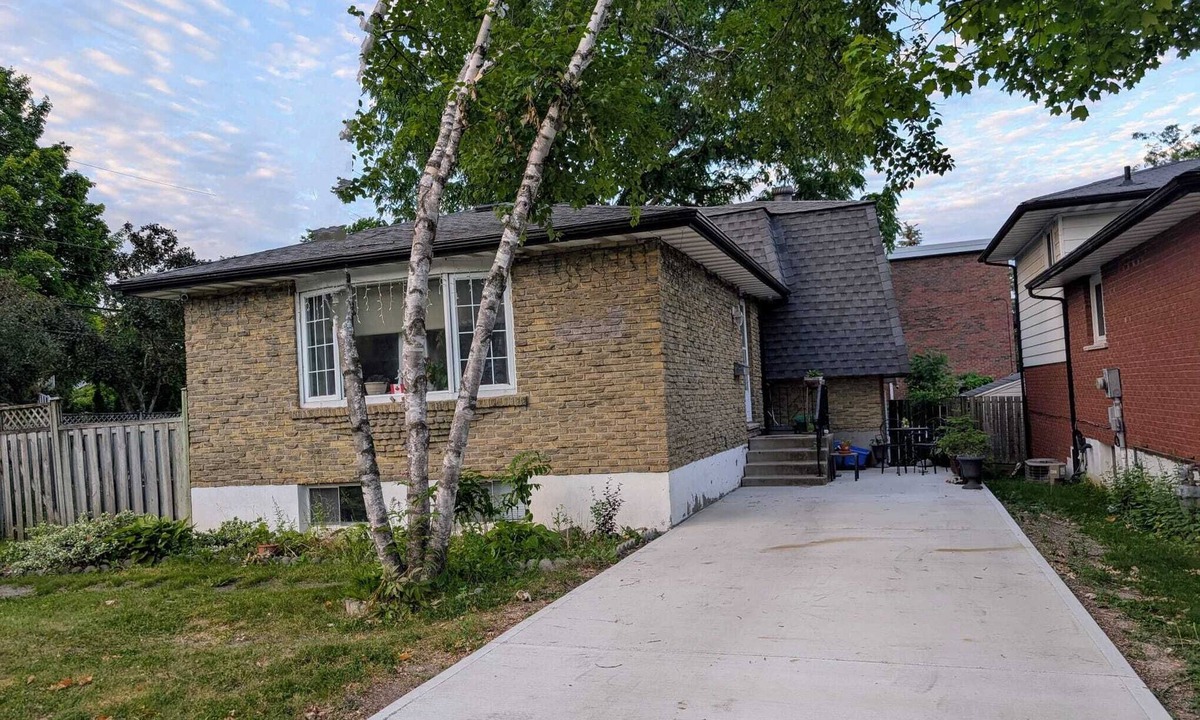 Peterborough House | Comfortable Private Room in Shared Bungalow | Near Hospital, Schools & Shopping