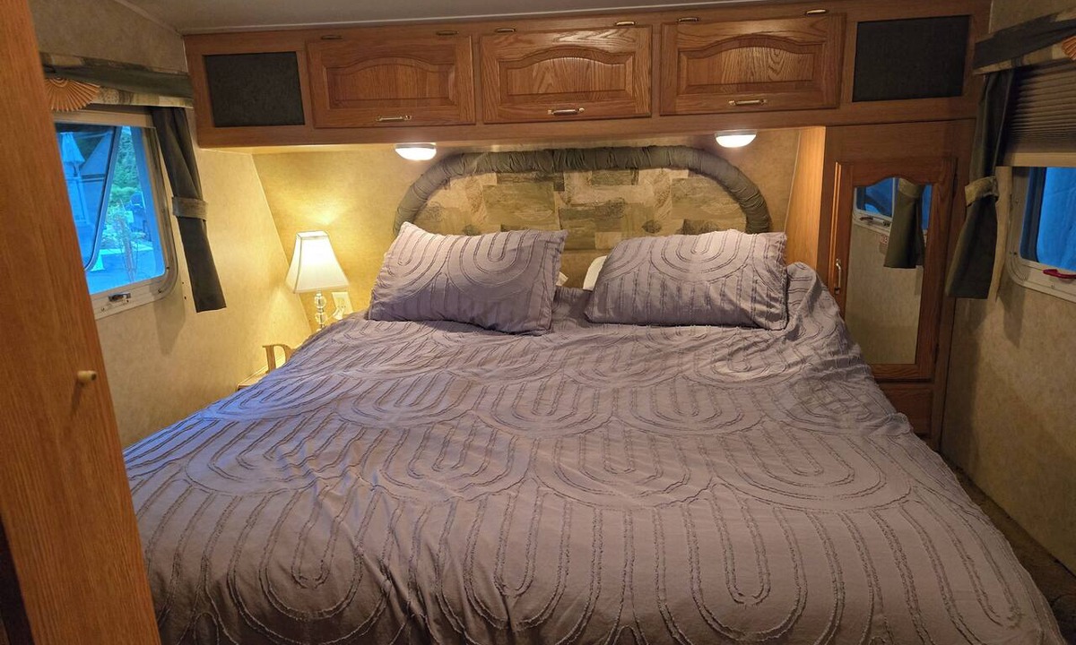 Regional District of Nanaimo House | Comfortable RV in a farm