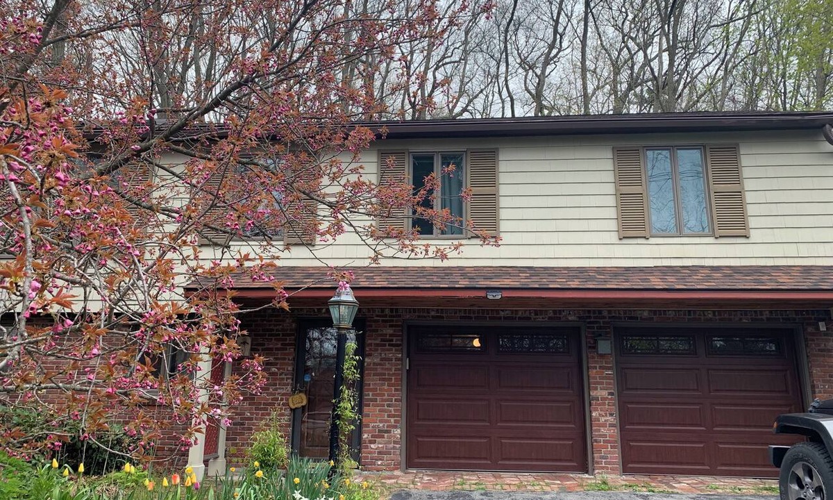 Andover House | Comfy & Convenient Suite Sleeps 1 to 5 Near Boston