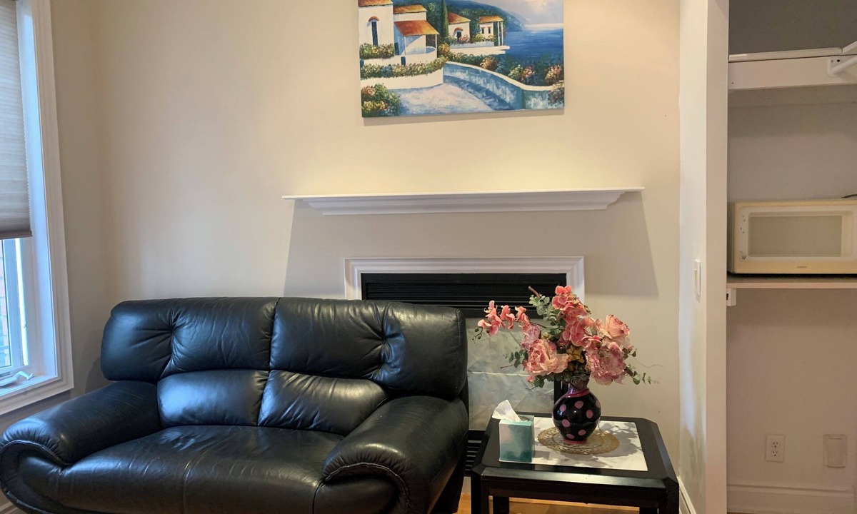Aurora House | Comfy Home in the heart of Aurora , ON
