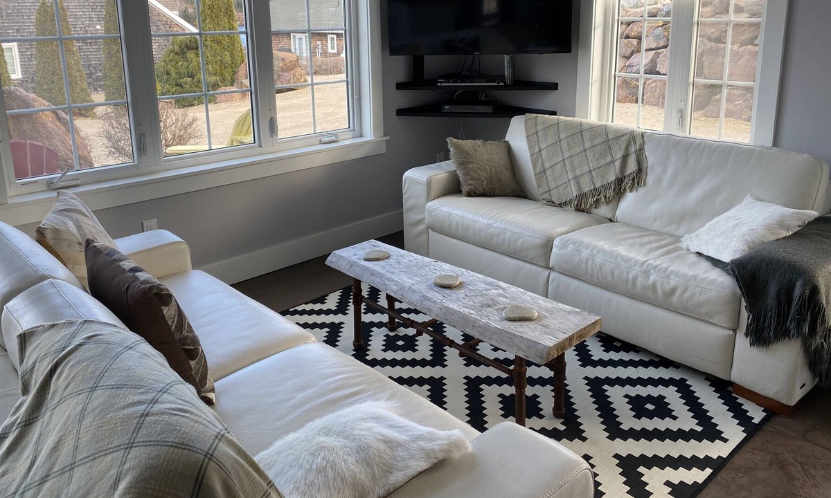 Upper Blandford Cottage | Compass cabin in Deep Cove
