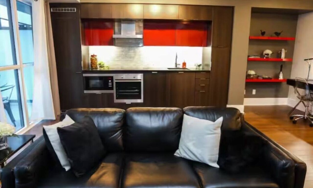 Central Waterfront Apartment | Contemporary Toronto 1BR with Balcony and Sofa Bed