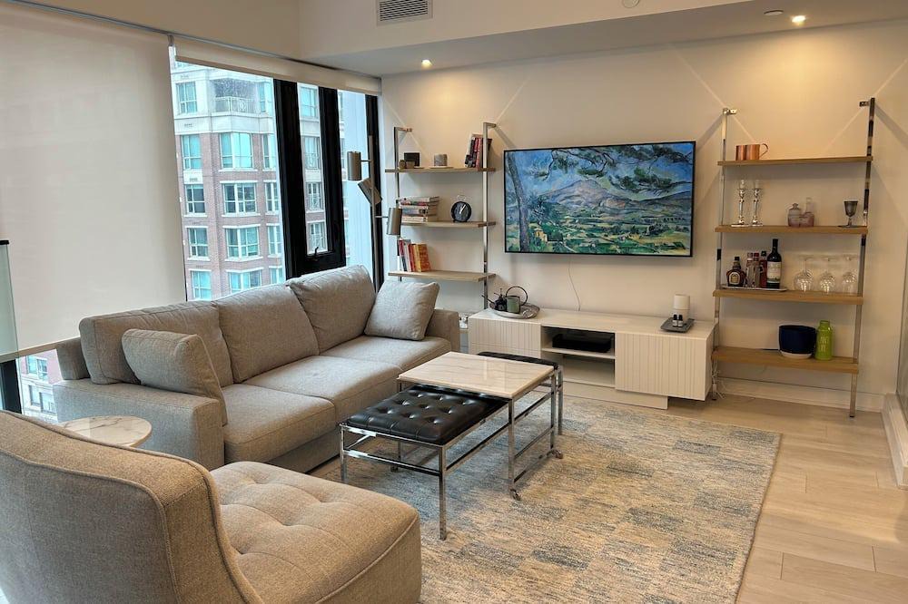 Midtown Toronto Condo | Cool vibe In the heart of Toronto, best restaurants and trendy shopping.
