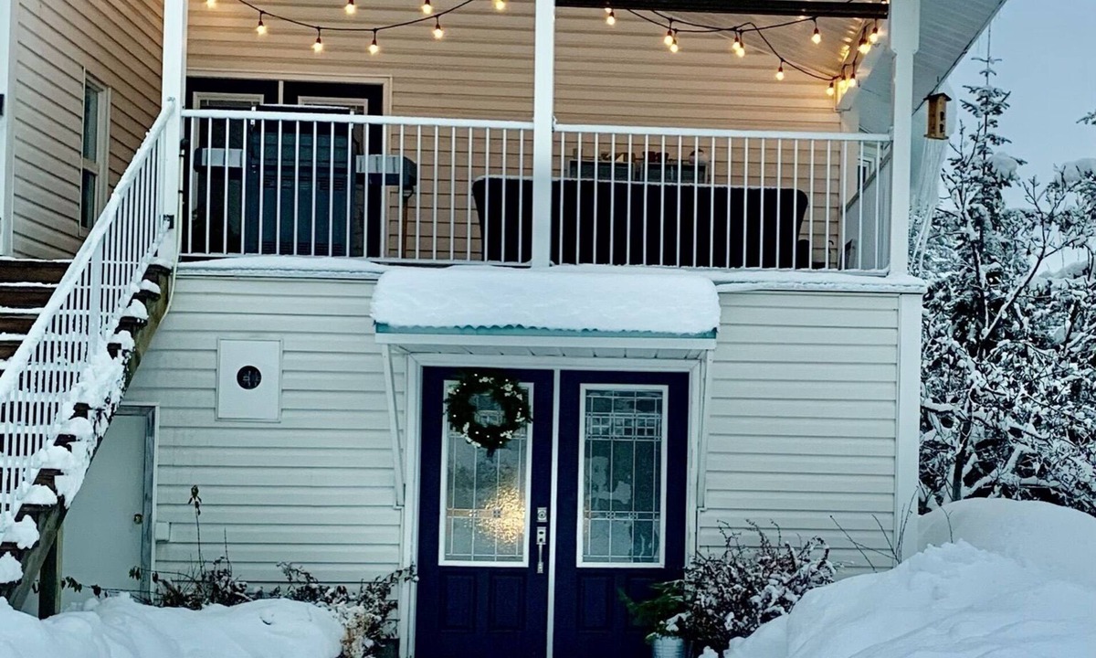 Rossland House | Cosy winter getaway in the beautiful Kootenays